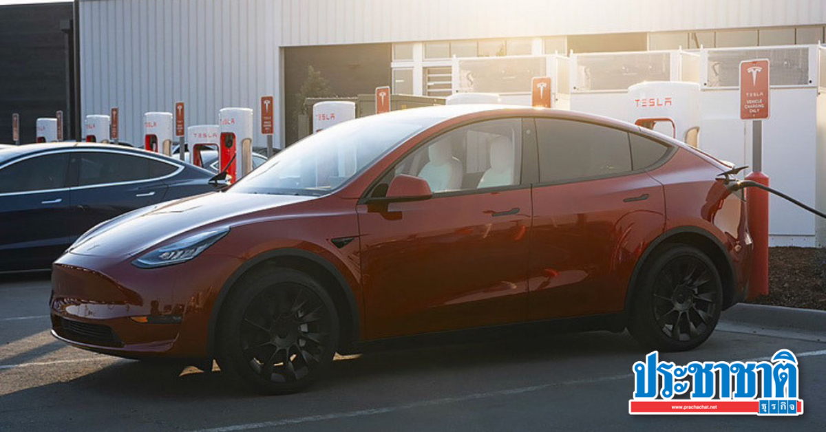 Tesla model store y supercharger