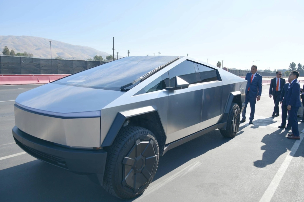 Model deals tesla cybertruck